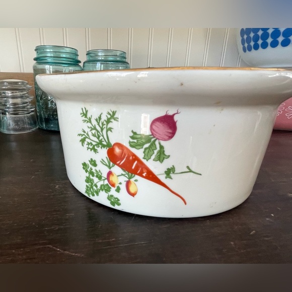 SOLD Vintage Hall China Vegetable Harvest Casserole Dish❤️🥕 - Picture 8 of 13